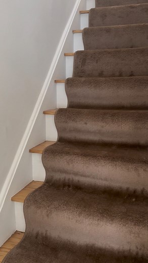 1.7K views · 4 comments | Calling all design and home decor lovers! Help! 懶 #stairrunner #stairs #homedecor #furnishing #interiordesign | Liz McIlwee | Facebook