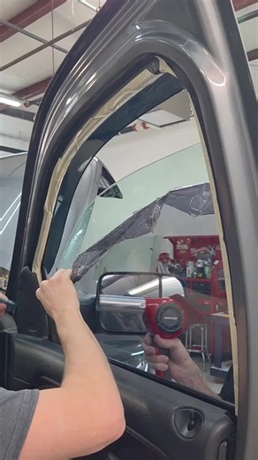 Full removal and re installation on a 2006 Ram 2500 #dodge #ram #windowtint #awesome #fy