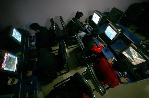 The Advantages & Disadvantages of Internet Cafes | Techwalla