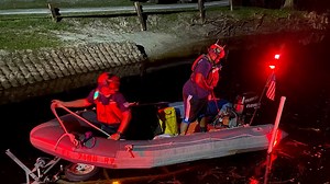 Firefighters, deputies rescue stranded boater on Sampson Lake