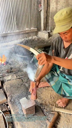 「鍛え抜かれた熱」：この鍛冶屋の秘訣が、刃に魂を吹き込む理由