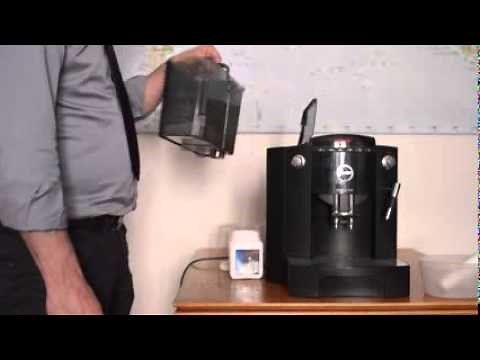 Comment détartrer la machine à café Jura XF50 ?