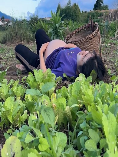 65K views · 898 reactions | Pregnant mom working and suddenly her belly paint and faint to the ground | EAM SRENG | Facebook