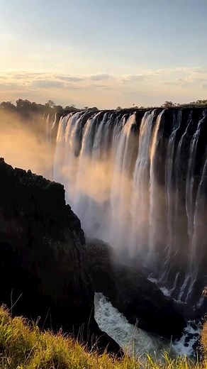 20K views · 1.2K reactions | Wodospady Wiktorii na granicy Zimbabwe i Zambii. | Tajemnicze Miejsca na Ziemi | Facebook