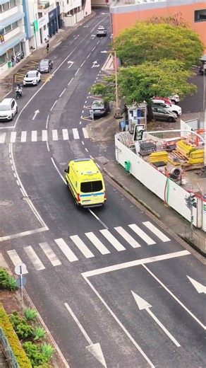 BSF Ambulance Code 3 Responding Funchal Madeira #ambulance #firefighter #police #madeira