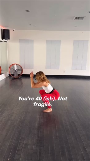 The benefits of jump training shouldn’t just be for athletes or the bro science crowd. You need impact, agility, power, and the metabolic burn that jumping provides — just like anyone else. Arguably even more as we head toward perimenopause. Jumping is a skill. Train it. Start simple: 1️⃣ Jump rope — two feet on the floor, then alternate 2️⃣ Hopscotch patterns for coordination 3️⃣ Double hop → lunge (land softly like it’s your job… because it is) 4️⃣ Hold a lunge and add a small jump Strong land