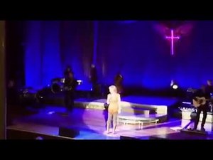 Reba McEntire & The Isaacs - In The Garden/It Is Well