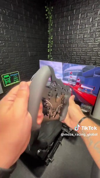 A different kind of review...@Aleximian #MOZACreatorProgram #moza #mozaracing #simracing #mozar5 #racingbundle #DDbundle #mozaes #wheelmods #pcgaming #steeringwheel