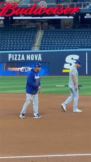 56K views · 1.4K reactions | Dave Roberts tried to race rookie Hyesong Kim around the bases, only to end up faceplanting. 藍 (: sponichi_yanagi/X) | theScore | Facebook