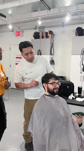📣 MODEL CALL: We need hair models in New Jersey! Our trainees are learning period hairstyling, braiding, and wig preparation for careers on Broadway and in TV/Film—and they need you to practice on. No experience required. Selected models receive a $75–$150 stipend. 📅 Sunday, Feb 1st | 📍 Branchburg, NJ Interested? Email models@mediamkrs.org with the subject “Hair Model NJ” and attach a front-facing photo. Please share with your NJ community! | Reel Works