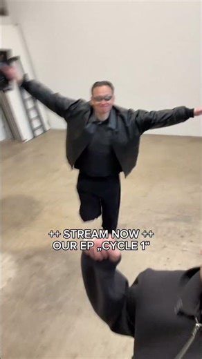 That was fast, wasn’t it? 🙌🏼Streaming „Cycle 1“ improves your skills in tying shoes 😉