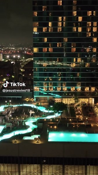 Exploring the Marriot Marquis Hotel in Downtown Houston