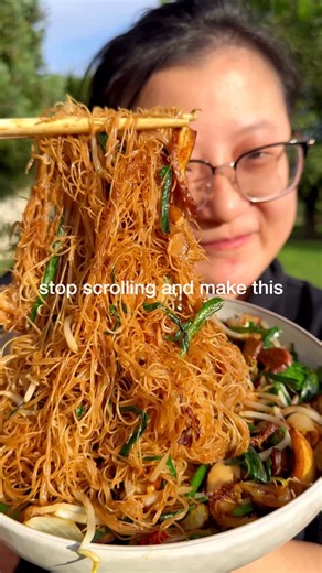 Yang&Kathi | vegan Asian food 🌈 on Instagram: "Fried Vermicelli with smoked tofu and shiitake Follow us @littlericenoodle for more vegan Asian recipes This is a very simple fried vermicelli recipe, it is so easy to make, full of flavors and comforting, the perfect meal for one😋 🌈Ingredients(for 2 people) Dried Vermicelli Noodles 200g Garlic 2 Cloves Onion a medium-sized one Birds’ Eye Chili 3 Smoked Tofu 200g Fresh Shiitake 100g Garlic Chives 80g Bean Sprouts 100g Soy Sauce 3 tbsp Vegan Oyste