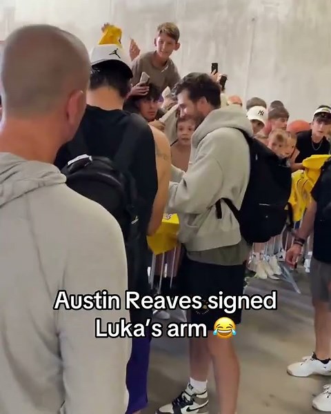 😂😂😂 (via @lakers/TT)