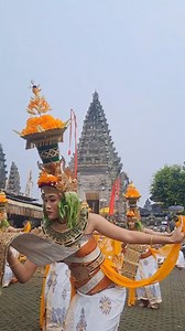 1.1K views · 177 reactions | METAKSU  Tari Rejang Jerimpen persembahan Br. Ubud Kelod di Pura Ulun Danu Batur, Karya Ngusaba Kadasa. Via @pancasedana @denpasarnow #taksunyabali | Taksunya Bali | Facebook