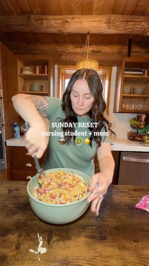 Sunday reset time ✨🧺 #sundayreset #nursingstudent #sahm #nursingschool #mealprep