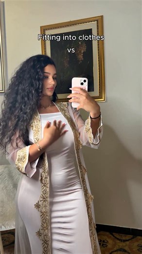 Zelia 🦾 on Instagram: "i bet u can’t get me out of your head… 💋"