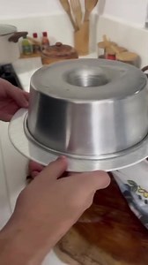 Don't worry family, I'll make Christmas dessert! 嵐 maybe don't unmold hot pudding. via Jessica Katrine Santana | Anime Pause | Facebook