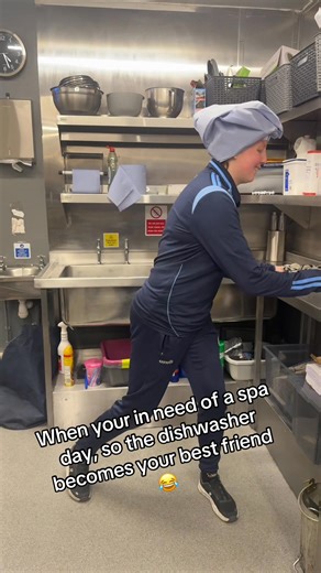 True story 😂 who needs a steam room when you’ve got the steam of a dishwasher! Does the exact same job 😂 spa at home or at work 🧖‍♀️ | The Soccer Dome