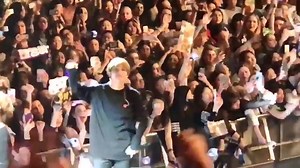 41 reactions | taehyung being the adorable king of fan service  vcr. owner cr. sunlitae -Ad(yoon)min- | BTS Dedicated ARMYs | Facebook