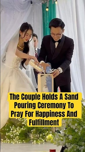 The Couple Holds A Sand Pouring Ceremony To Pray For Happiness And Fulfillment #Wedding #love
