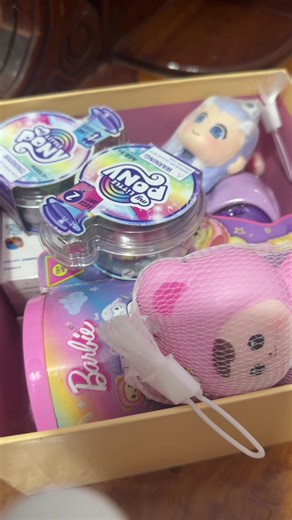 Unboxing Barbie và những món đồ chơi bất ngờ
