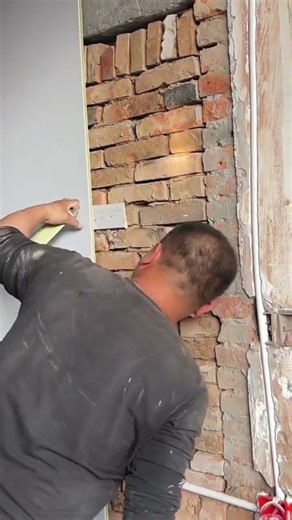 the stage of installing a spacer when installing ceramic tiles to make it easier to spread evenly