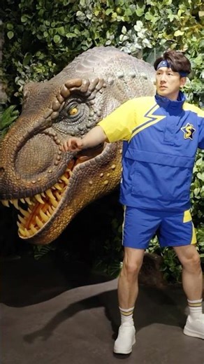 🏃‍♂️💨🦖 Escape from the Giant Dinosaur! | Survival Mission #sos #survival #sammy #shorts #dinosaur