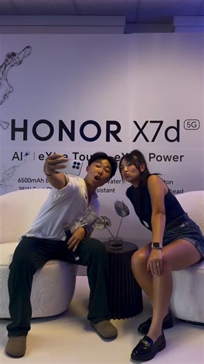 Chad Jones on Instagram: "The #HonorX7d is here and it’s eXtra tough and powerful 💥💪🏼😤 @honorza"
