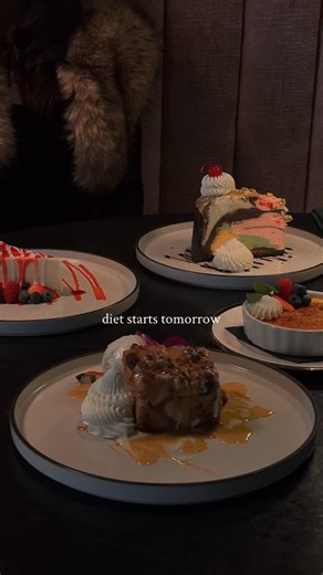 Tis the season for the best desserts in detroit ❄️ join us for dinner, drinks and dessert at Sexy Steak • link in bio for reservations | Sexy Steak