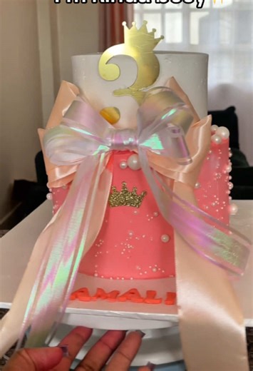 Save this video for your next cake inspo✨#nairobicakes #nairobibakers #affordablecakes #bakersnairobi