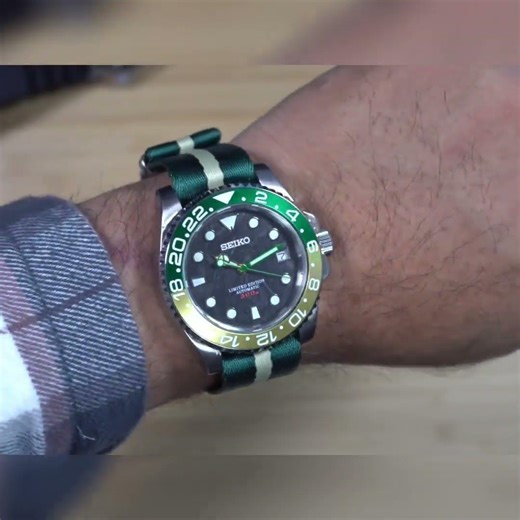 Seiko Green & Gold Bezel Watch: Stunning Visual Transition! #shorts