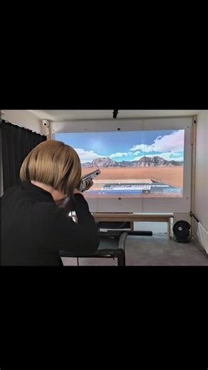 目黒シューティング | 素敵な母娘にお越し頂きました✨️ 銃の重さに苦戦しながらも、しっかりとフォームをキープ！お二人とも天性のセンスをお持ちです 後半はピストル射撃に切り替え！🔫 狙いを定めてターゲット枠内に次々とヒットさせ、店内は大盛り上がりでした👏... | Instagram