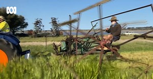 They don't make them like this anymore! 😲🚜 Newdegate farmer Rusty Lee's 1939 hay binder is fully operational and the last of its kind. GET LOCAL NEWS IN YOUR INBOX: https://ab.co/3FAj1Cr | ABC Great Southern