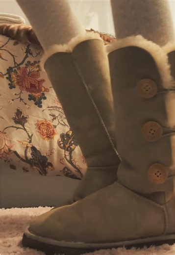 UGG Boots 2000s Style: Baily Button Finds for Fall
