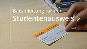 #TUDStudium: Wie du deinen Studentenausweis richtig zusammenbaust 🏗️ Wir wissen, dass das Zusammenbauen unseres Studentenausweises besonders Erstis als eine Wissenschaft für sich erscheint. 🤯 Aber darum geht es ja auch an einer Technischen Universität … 😉 Im Video findest du eine Schritt-für-Schritt-Bastelanleitung, damit auch wirklich nichts schiefgeht. Und übrigens: Wir arbeiten bereits an einer zeitgemäßeren Lösung. Beim Projekt „Campus4You“ entwickeln wir gemeinsam mit DRESDEN-concept e.V