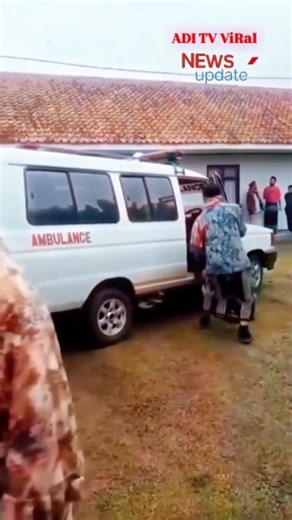 ᴀᴅɪ ɪʀᴀᴡᴀɴ ᴅᴊᴇ _ ℍ𝕠𝕜-𝕂𝕙𝕚 (𝐇𝐨𝐤𝐢) 🇮🇩🕋🇵🇸 on Instagram: ""Kisah Haru di Balik Ambulans: Dedikasi Terakhir Sopir Wahyu yang Menggetarkan Hati di Ciamis" Ciamis, Jawa Barat – Sebuah kisah pengabdian tulus berakhir dengan cara yang tak terduga, meninggalkan jejak haru mendalam. Wahyu (48), seorang sopir ambulans asal Bandung, menghembuskan napas terakhirnya di Dusun Hujung Tiwu 2, Ciamis, sesaat setelah menyelesaikan tugas mulianya: mengantarkan jenazah warga bernama Lilih (45). Momen Ter