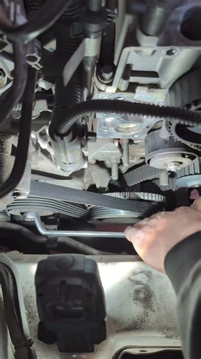 This timing belt was about to break 🫣 #mechanic #repair #fiat #jeep #engine #maintenance #car #suv