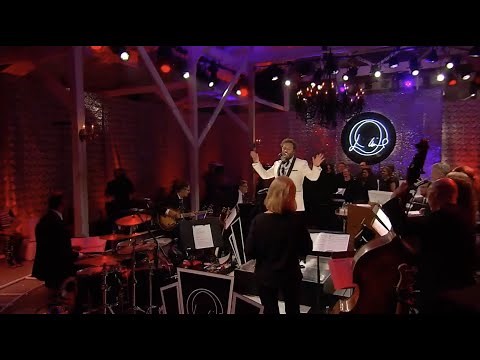 David Phelps - Go Tell It from It Must Be Christmas (Official Music Video)