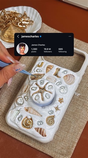 Argo & Co on Instagram: "Pinch me moment! 🙂‍↕️🌞🐚🤍 @jamescharles #seashellphonecase"
