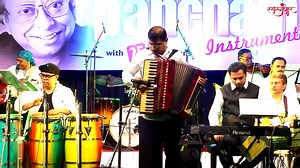 ‘Aane Wala Pal’ gaane ki apne vadyo par khooburat peshkash, sunnkar aapki yaadein ho jaaengi taaza! #Saregama #SaregamaMusic #Bollywood #Retro #AaneWalaPal #HindiSongs | Saregama