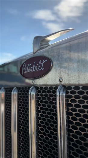 Peterbilt Truck Showcase: Stacks and Flattop Design