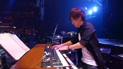 【4K顶级画质】数码宝贝OP《Butter-Fly》现场 “就算是这踌躇不前，又不可靠的双翼，也一定能展翅高飞”，无水印纯享，爷青回