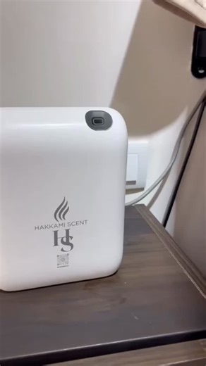 Hakkami Scent on Instagram: "✨ Transformez chaque visite en une expérience mémorable grâce à notre machine diffuseur smart ✨ @loandme_collection x @HakkamiScent Dès l’entrée, laissez un parfum raffiné accueillir vos clients et renforcer l’identité de votre boutique. Notre diffuseur de scent intelligent, contrôlable via application mobile 📱, diffuse des senteurs premium de manière homogène pour créer une ambiance chaleureuse et élégante. ✅ Programmation intelligente selon vos horaires ✅ Diffusio