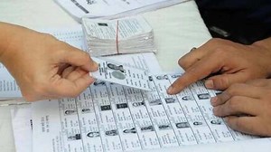 Election Voter List: वोट देने जाना है? इन तरीकों से घर बैठे पता करें मतदाता सूची में आपका नाम है या नहीं