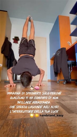 “Non spegnerti per nessuno, La tua luce basta.”💬 #crescitapersonale #motivazione #focus #mentalità