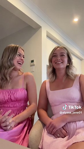 Aussie Couple's Daunting 5-Minute Tinder Date Experience