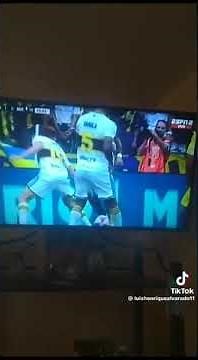 oh conchetumare qué es eso miraaa oh qué chucha estoy viendo causa... a la mierda... CONCHETUMARE