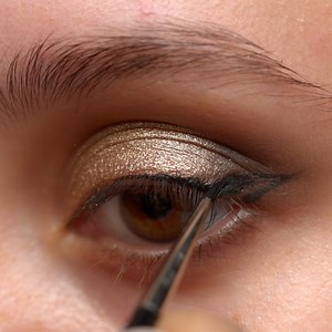 1M views · 336 shares | Stand out with this easy dazzling makeup tutorial!  | Beauty Hacks Original | Facebook