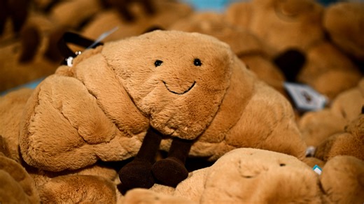Check out the Jellycat Diner Experience in NYC at FAO Schwarz